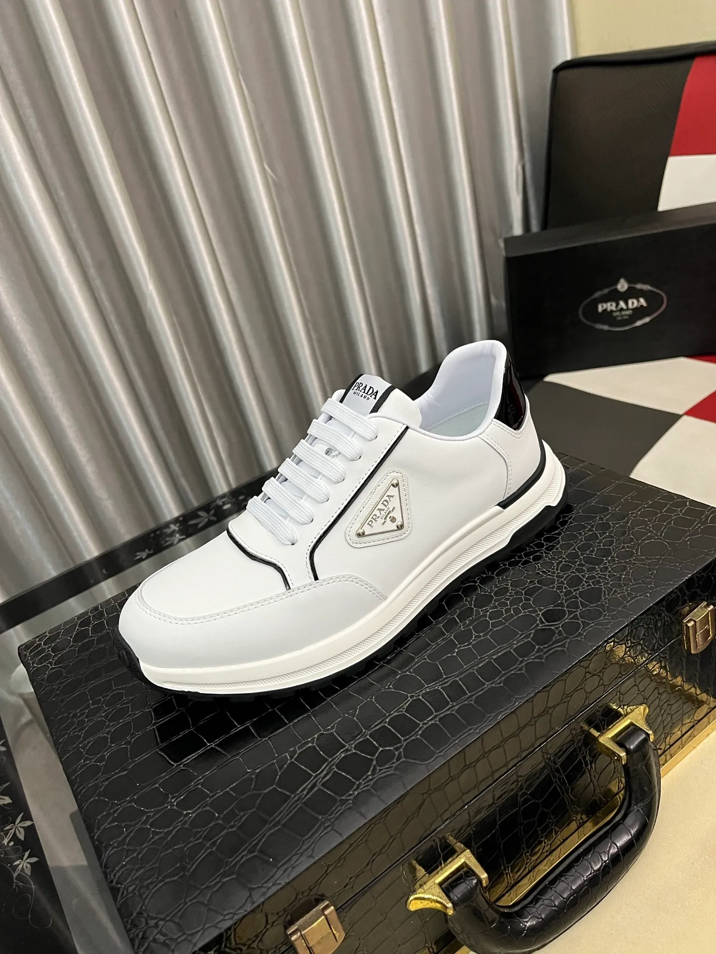 Men's shoes 💰420⌚️⌚️【PRADA】Prada casual shoes, originally developed 1:1, made of high-mercerized cowhide with imported cowhide, silk sheepskin lining, rubber outsole, comfortable and soft on the foot, size: 38-442️⃣Colors available